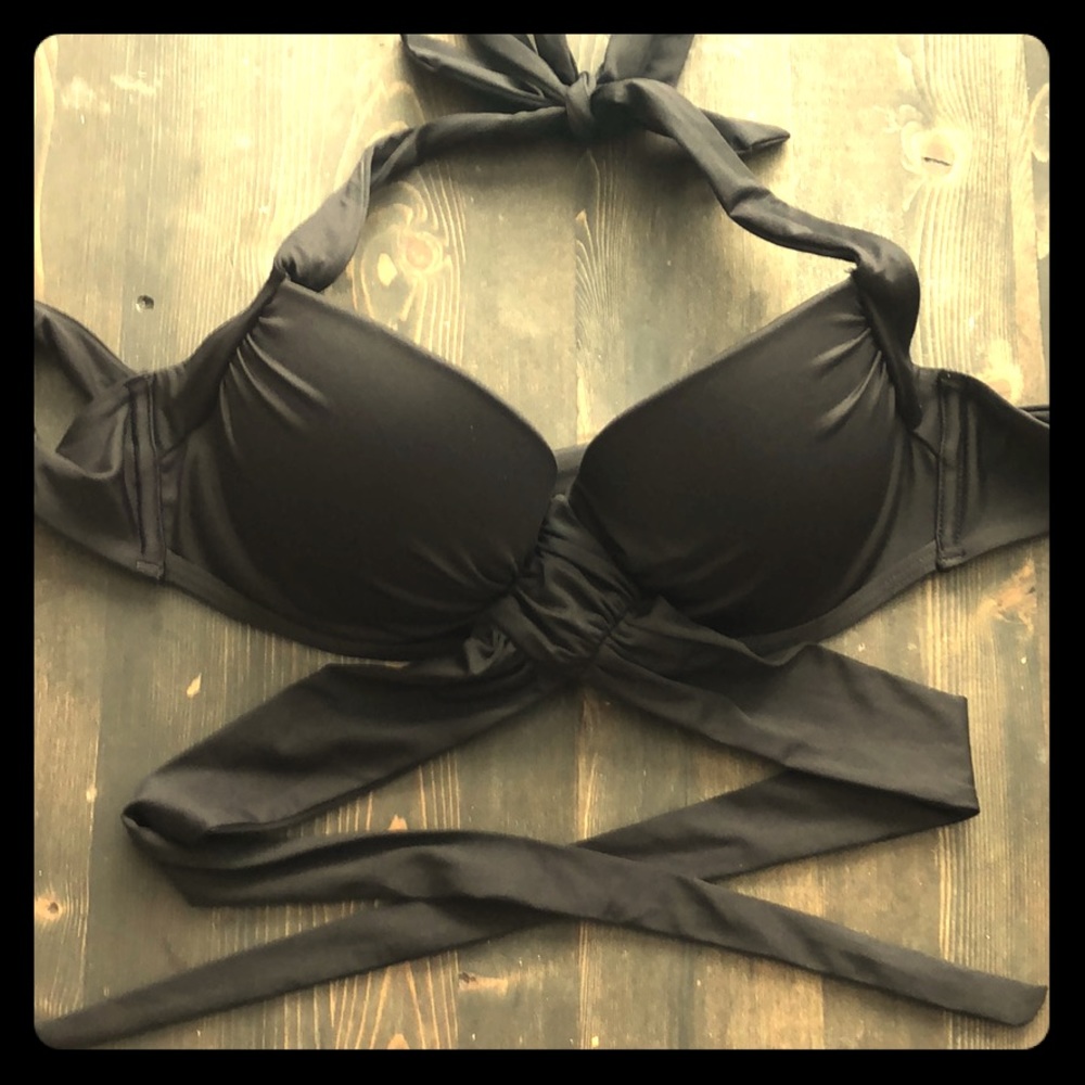 Black Victoria’s Secret push-up bikini top, 32C